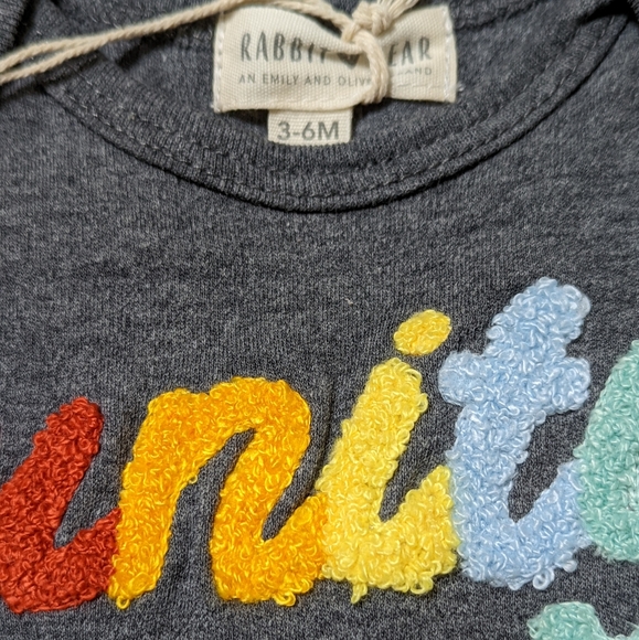 NWT Rabbit+Bear Infant "Unity" Onesie Organic Cotton Embroidered 3-6 mths Unisex - Picture 4 of 5